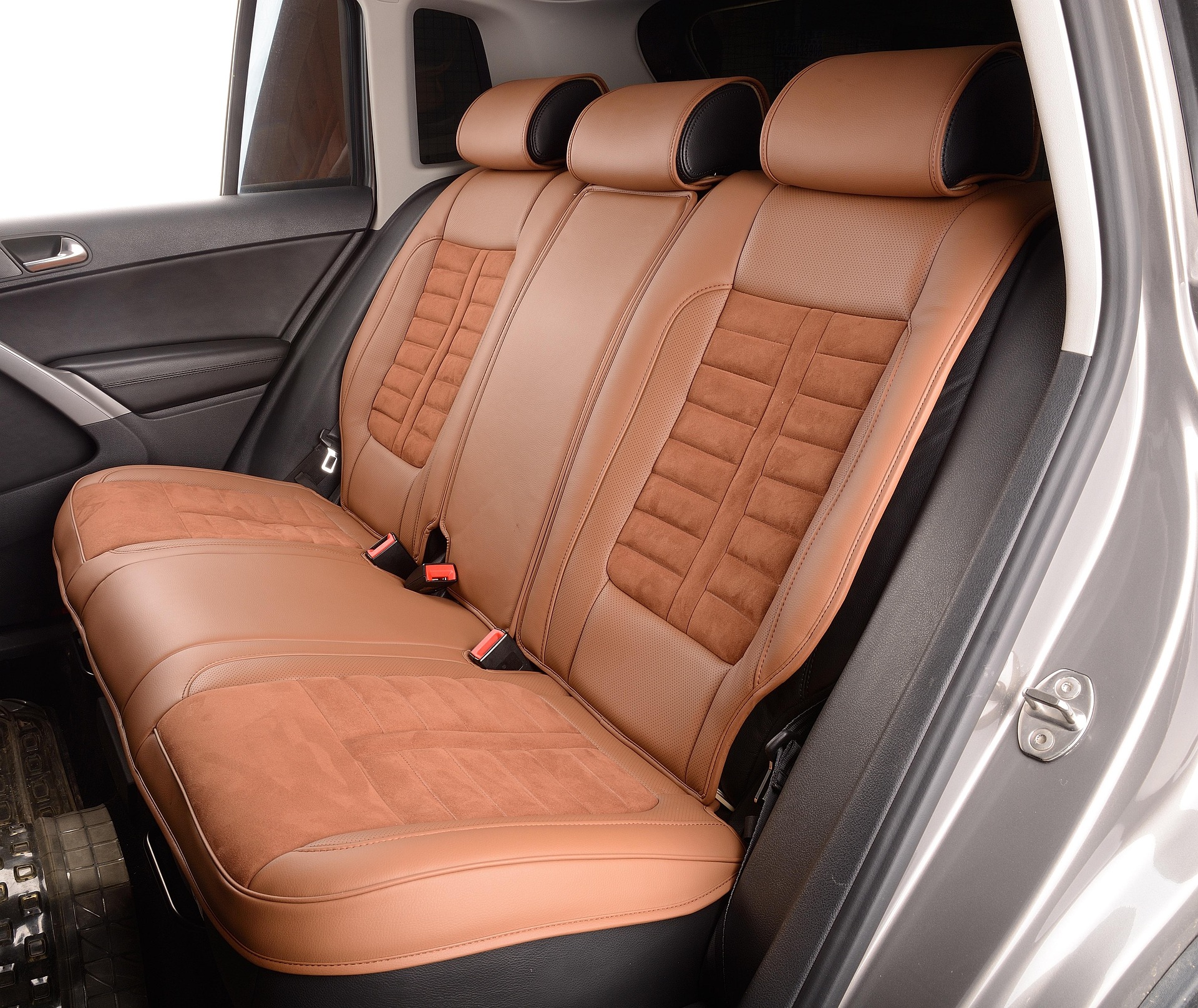 Automotive leather cleaning and reconditioning